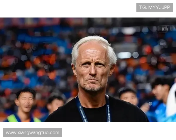 即将离开的足球明星是谁引发球迷热议与关注